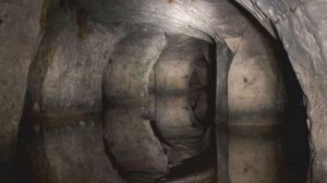 Староладожская пещера