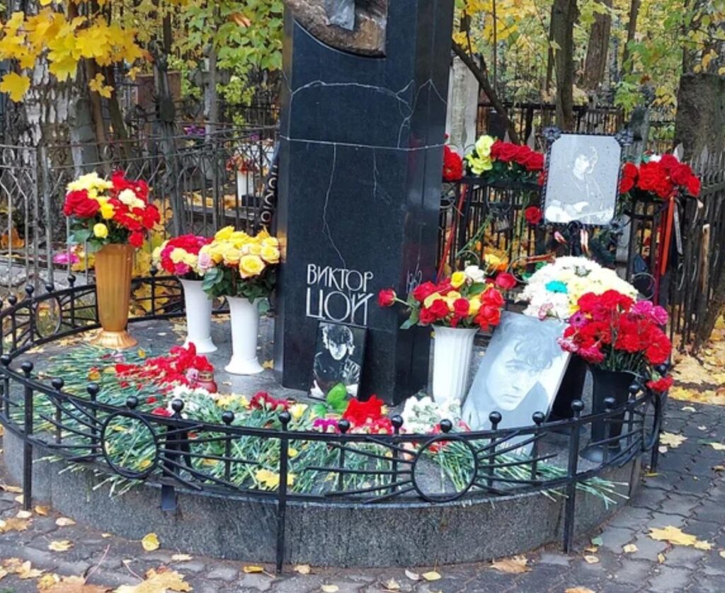 почему цой похоронен в питере