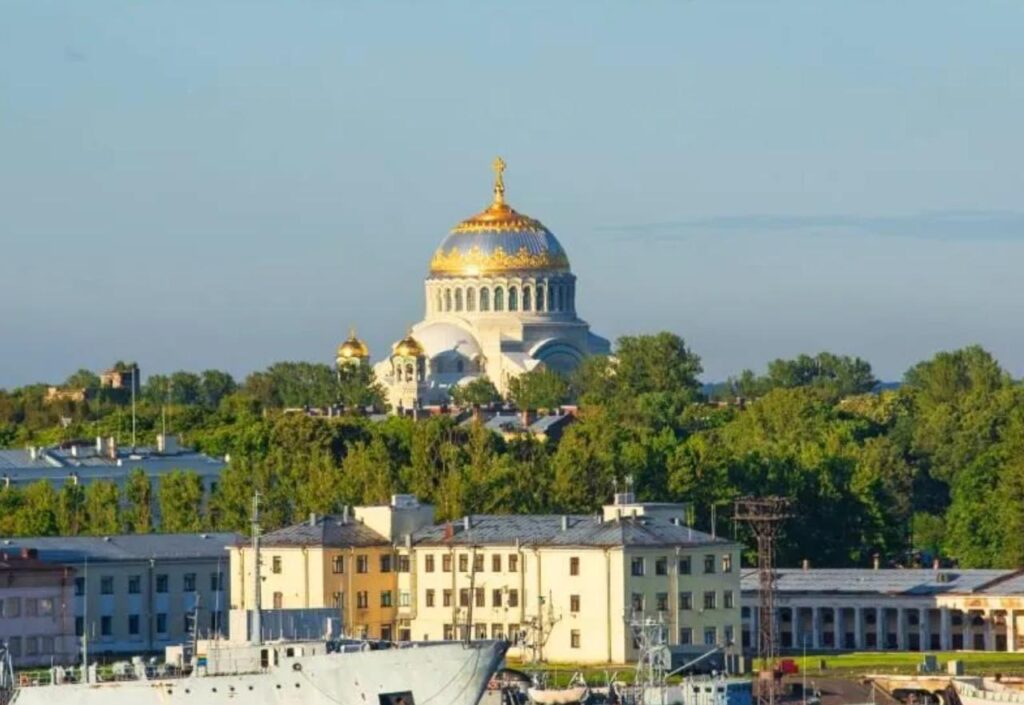 В Кронштадте более 300 домов остались без воды и тепла
